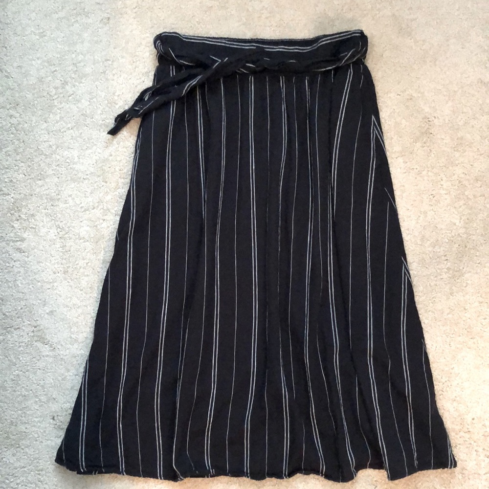 Time and Tru Beautiful Linen Blend Blk/Wht Skirt, Sz-S (4-6), 2 Pockets-Lovely!!
